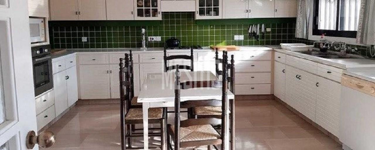 4 Bedroom House For Rent In Engomi, Nicosia_11472