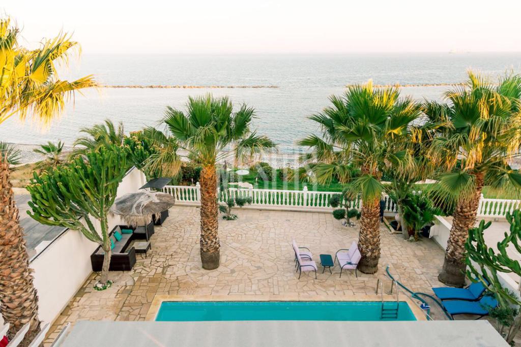 Beachfront 3 Bedroom Amazing House For Sale In Zygi - With Swimming Pool_13304