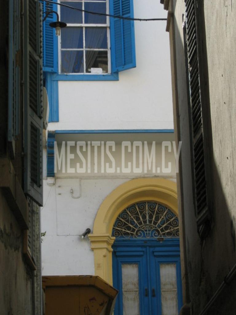 Listed And Traditional House For Sale In Old Town Of Nicosia In A Plot Of 320 Sq.M._2599