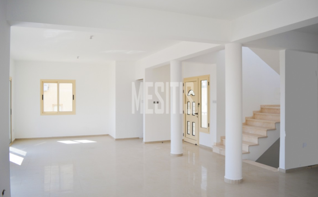 Seaview 4 Bedroom Villa For Sale in Pegeia, Pafos_24218