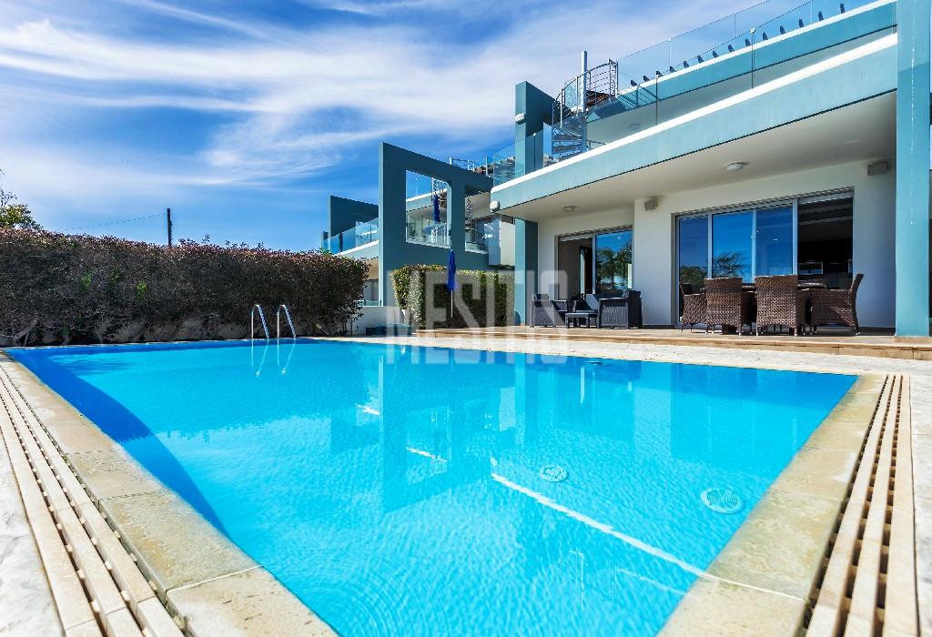 3 Bedroom Luxury Beachfront Apartment For Sale In Perivolia, Larnaca_20686