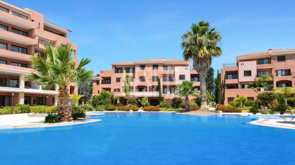 Stunning 3 Bedroom Villa For Sale In Kato Pafos - With Communal Swimming Pool_28657