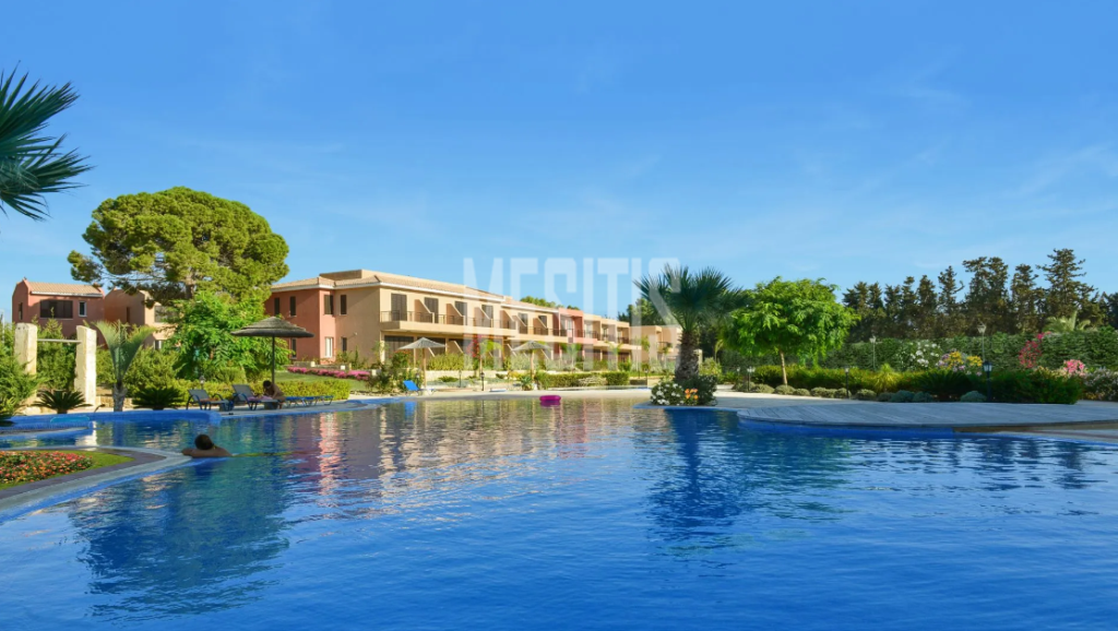 Stunning 3 Bedroom Villa For Sale In Kato Pafos - With Communal Swimming Pool_28657
