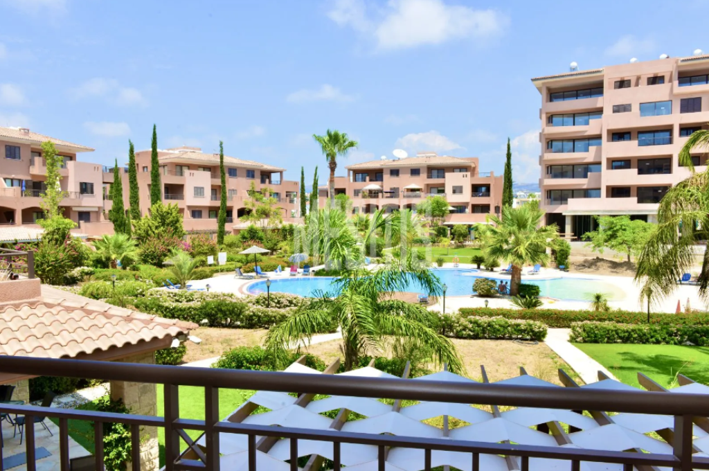 Stunning 3 Bedroom Villa For Sale In Kato Pafos - With Communal Swimming Pool_28657