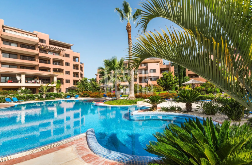 Stunning 3 Bedroom Villa For Sale In Kato Pafos - With Communal Swimming Pool_28657